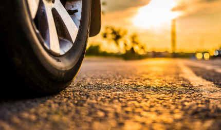 Salga a la carretera con confianza: Consejos esenciales para el cuidado de los neumáticos en los calurosos meses de verano